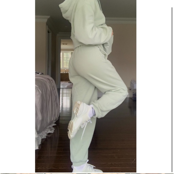 Aritzia bf tracksuit - Picture 2 of 2